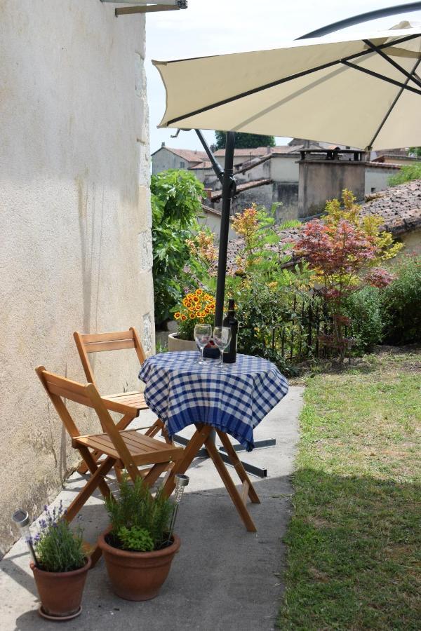 La Maison Du Tourniquet Aubeterre-sur-Dronne Dış mekan fotoğraf